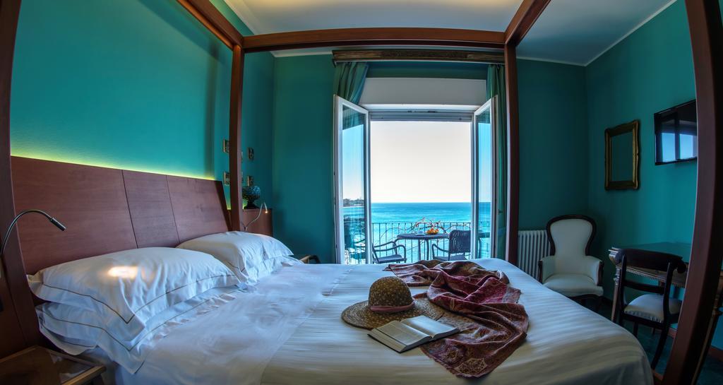 Hotel Palladio จีอาร์ดีนี นักซอส ภายนอก รูปภาพ